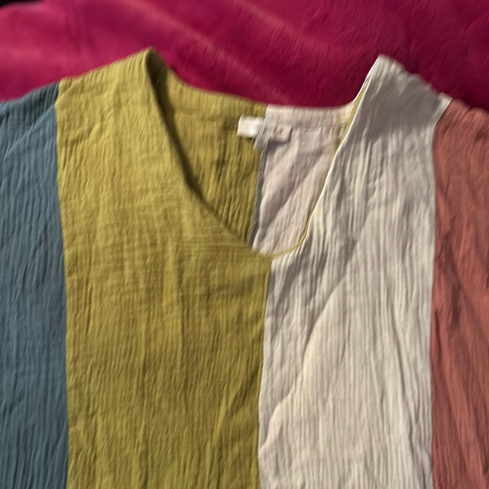 Umgee plus sizes top - 2X 
Muted colors, guaze like material